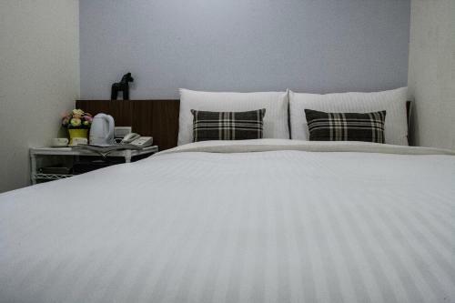 Hotel No. 3 Living