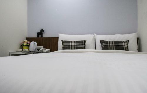 Hotel No. 3 Living