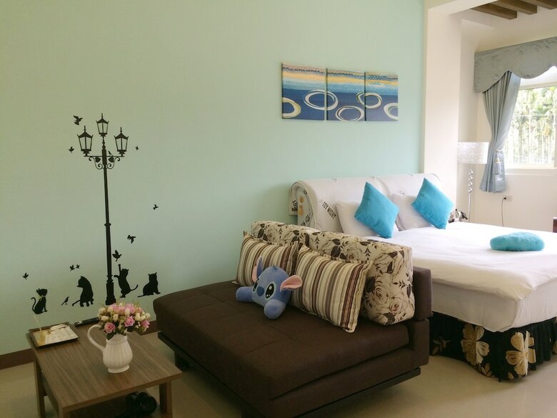 Bed & Breakfast Love Fun House