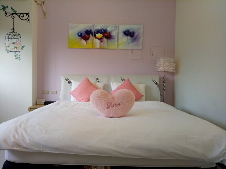 Bed & Breakfast Love Fun House