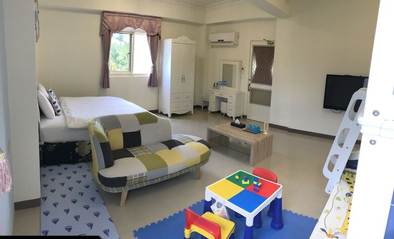 Bed & Breakfast Love Fun House