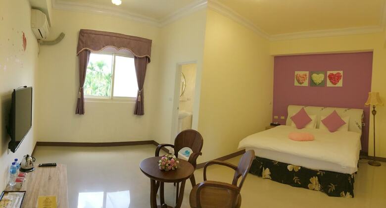 Bed & Breakfast Love Fun House
