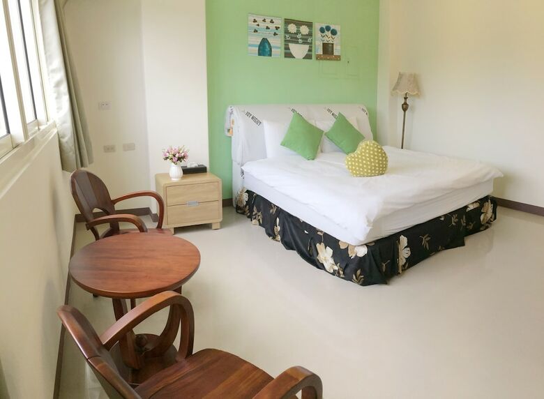 Bed & Breakfast Love Fun House