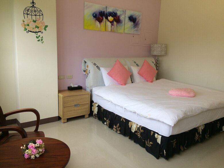 Bed & Breakfast Love Fun House