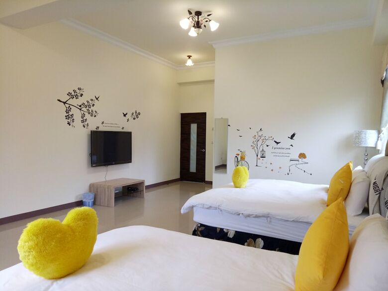 Bed & Breakfast Love Fun House