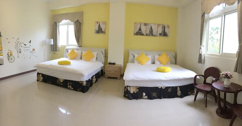 Bed & Breakfast Love Fun House