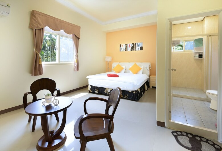 Bed & Breakfast Love Fun House