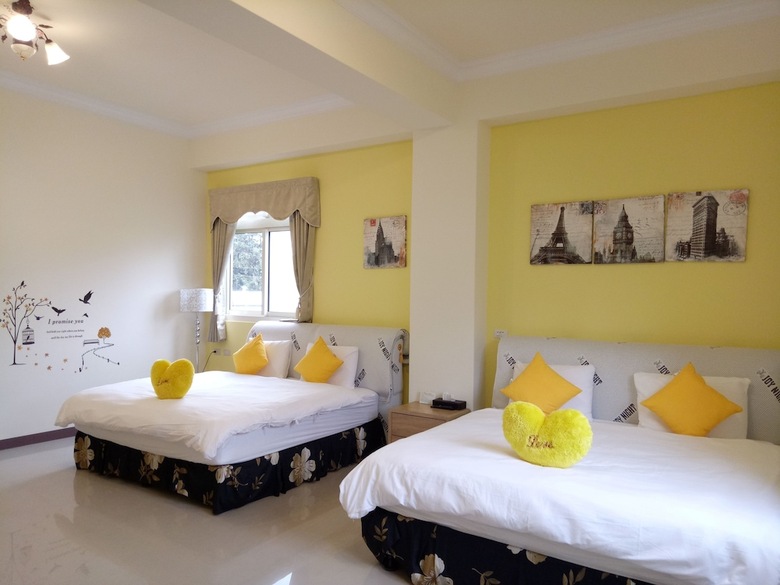 Bed & Breakfast Love Fun House