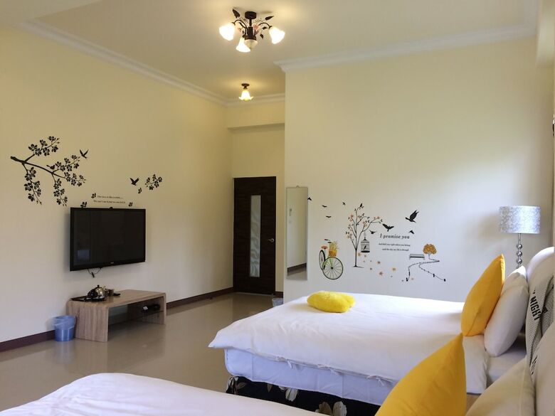 Bed & Breakfast Love Fun House