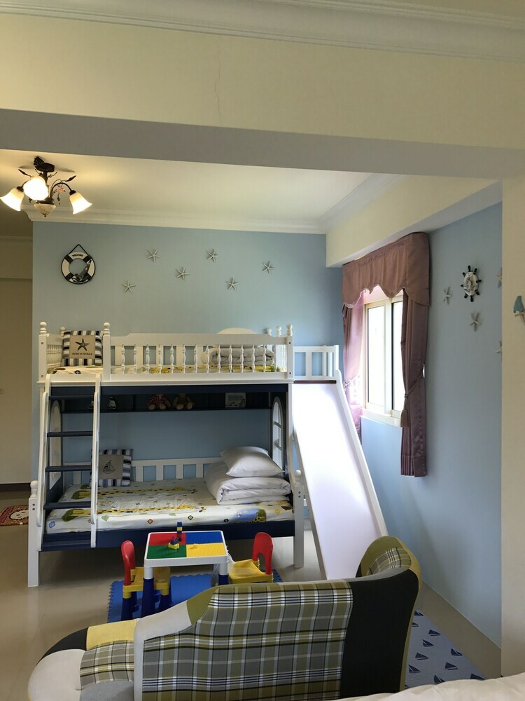 Bed & Breakfast Love Fun House