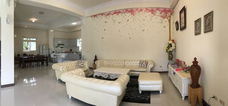 Bed & Breakfast Love Fun House