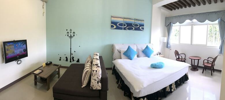 Bed & Breakfast Love Fun House
