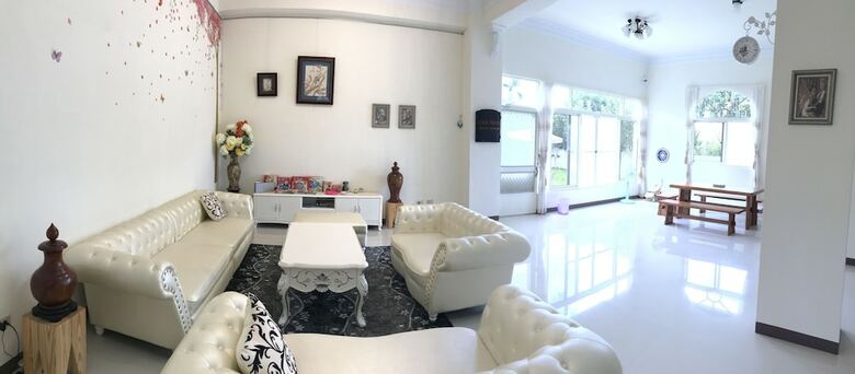 Bed & Breakfast Love Fun House
