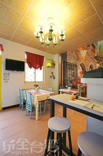 Follow Me Hostel