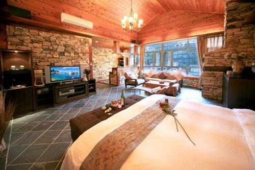 Ming Lu Holiday Hotel