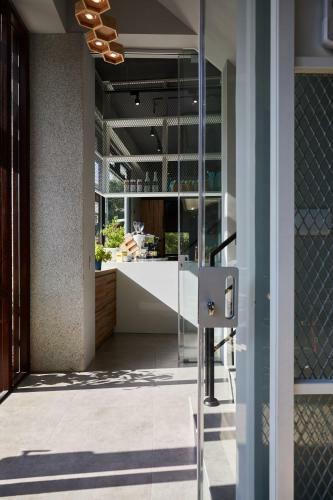 Bed & Breakfast Timeline Cafe Studio