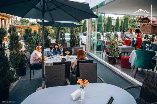 V&p Hotel & Restaurant
