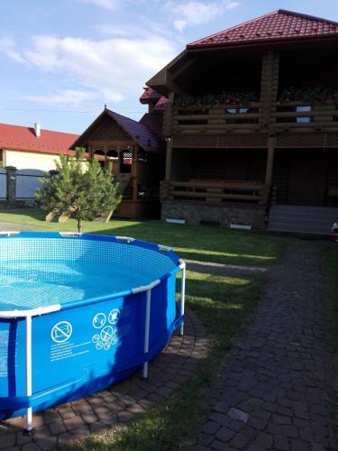 Gostynnyi Dim Zatyshok