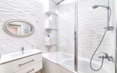 Golden Sea View Apartment
