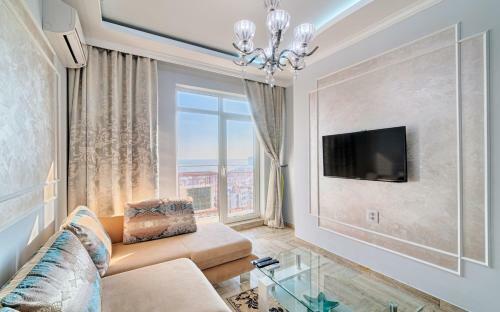 Golden Sea View Apartment