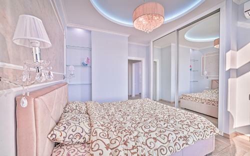 Golden Sea View Apartment