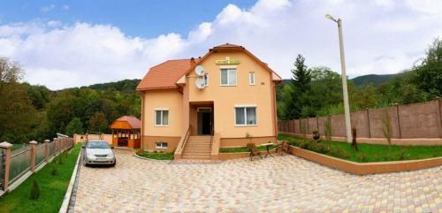 Hostal Sadiba "lisova Pisnia"
