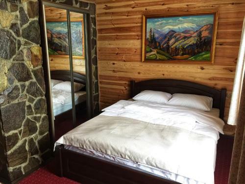 Hotel Syniy Vyr