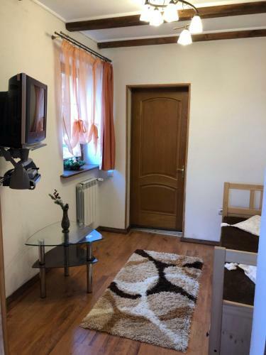 Hostal Chalet Trostian