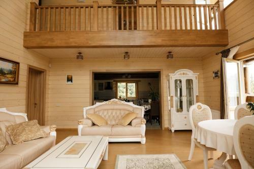 Lodge Gutsulwood