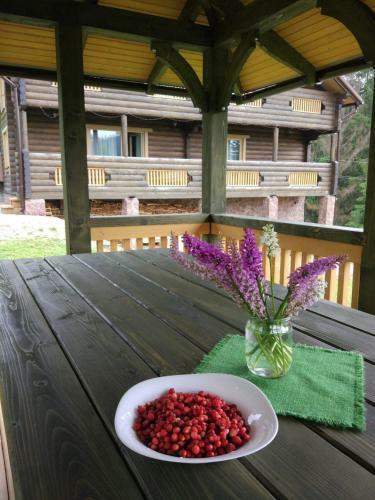 Lodge Gutsulwood