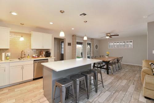 Scottsdale Vacation Home Sleeps 14