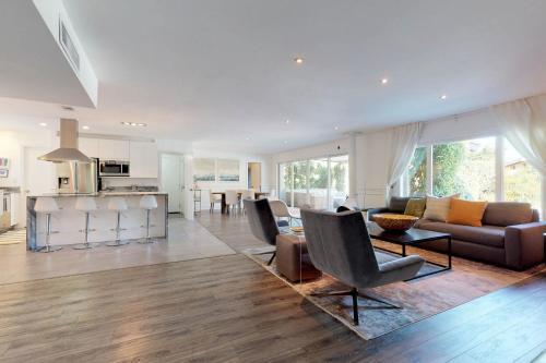 Modern Chic Escape
