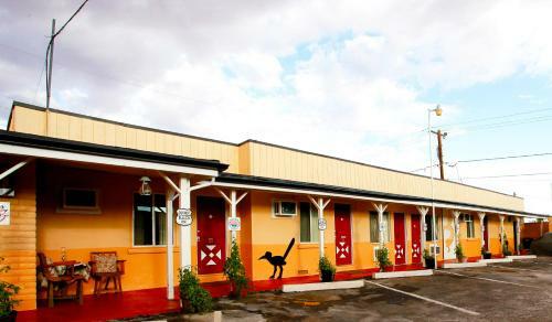 Motel Brad's Desert Inn