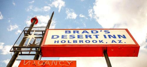 Motel Brad's Desert Inn