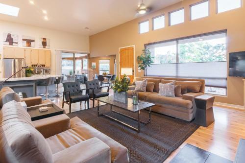 Sunrise House - Sedona Chapel District