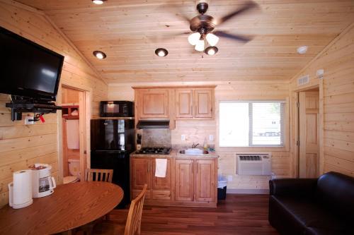 Soledad Canyon Cottage 15