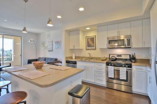 Urban Flat Apartments @ Heart Of Silicon Valley