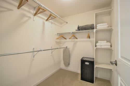 Urban Flat Apartments @ Heart Of Silicon Valley