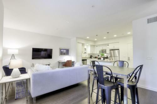 Urban Flat Apartments @ Heart Of Silicon Valley