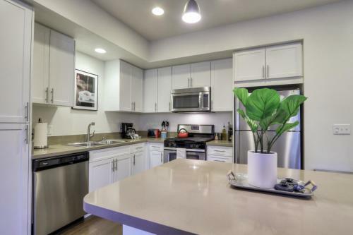 Urban Flat Apartments @ Heart Of Silicon Valley