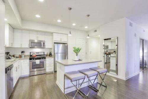 Urban Flat Apartments @ Heart Of Silicon Valley