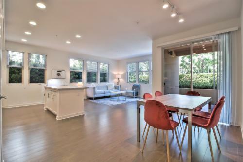 Urban Flat Apartments @ Heart Of Silicon Valley