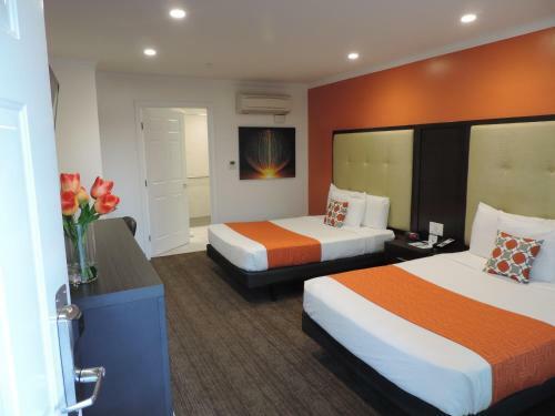 Hotel Pavilion Inn