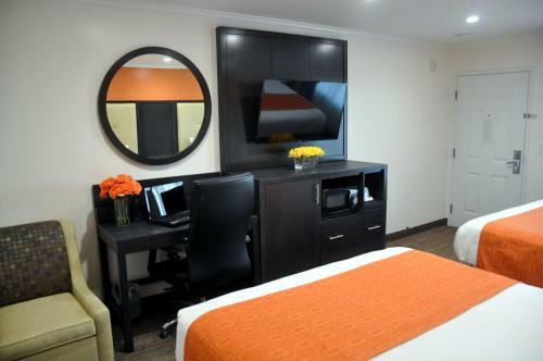Hotel Pavilion Inn