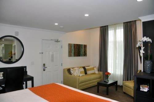 Hotel Pavilion Inn