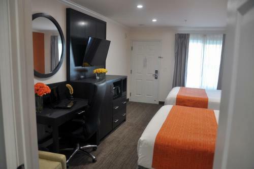 Hotel Pavilion Inn