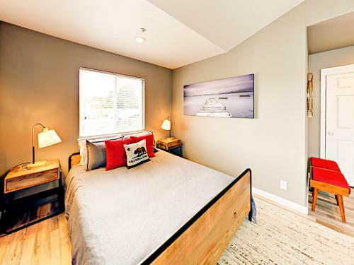 Surfer?s Delight Beach Cottage Home