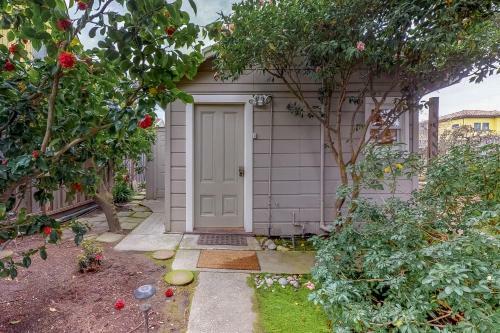 English Garden Studio Suite
