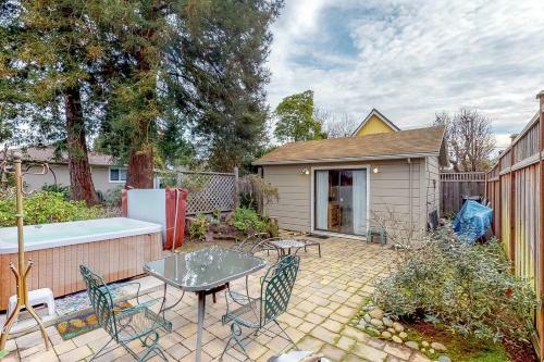 English Garden Studio Suite