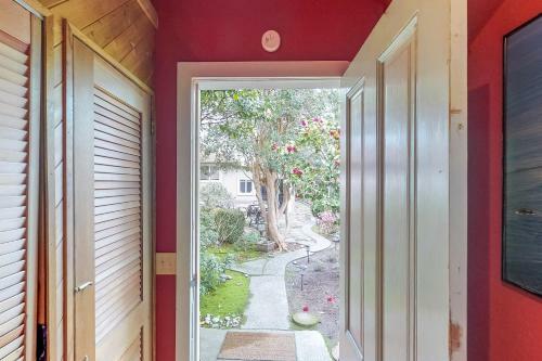 English Garden Studio Suite